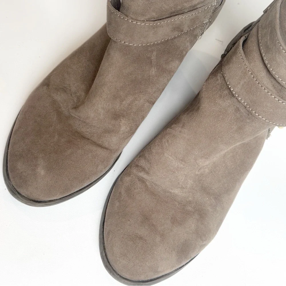 Express buckle suede chunky heel ankle boot/ bootie ❤️